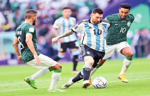 英超巅峰之战！一场0-0，阿森纳、利物浦握手言和，枪手继续领跑